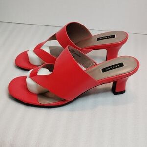 New Array Red Sandals Size 9W